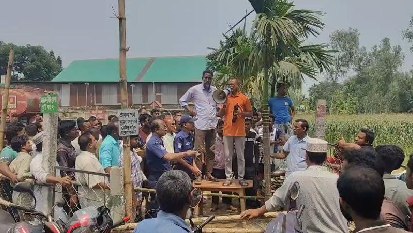 তেল পাম্পে ইউএনওর ওপর হামলা, আনসারের অস্ত্র ছিনিয়ে নেওয়ার চেষ্টা