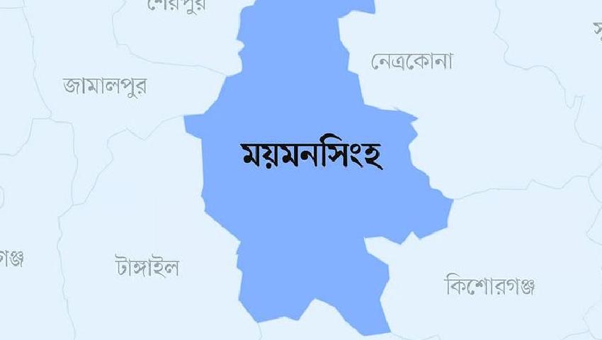 চলন্ত ট্রেনের ছাদে ছুরিকাঘাত করে ছিনতাই