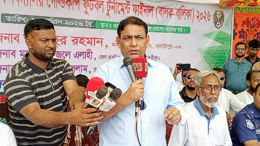 ‘মাইক হাতে নিয়ে একদল রাস্তাঘাটে পাগলের মত বক্তব্য দিচ্ছে’