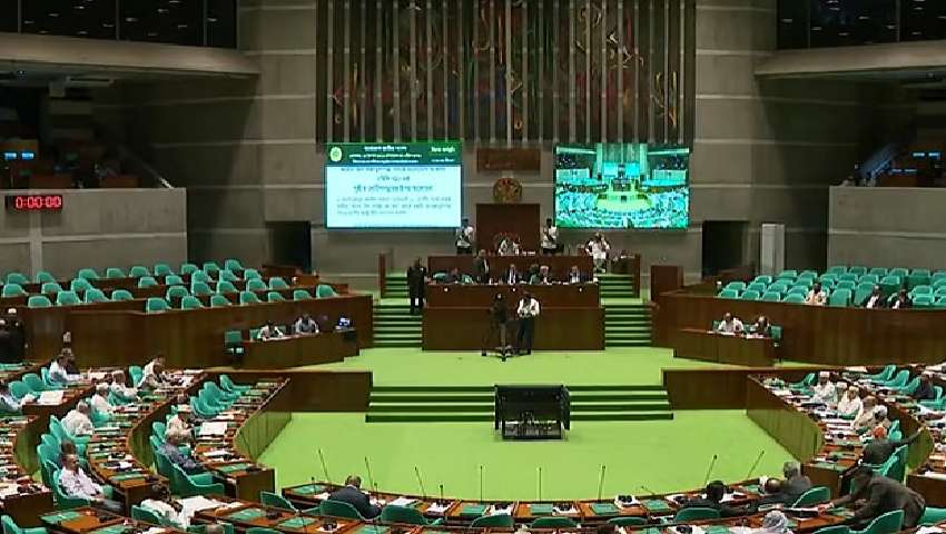মন্ত্রী-এমপিদের দেরিতে আসায় সংসদের কাজে ছন্দপতন