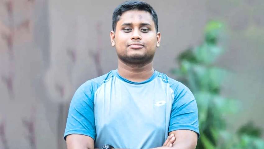 হাসনাতের দেওয়া ‘লাল কার্ড’ পোস্টে তোলপাড়