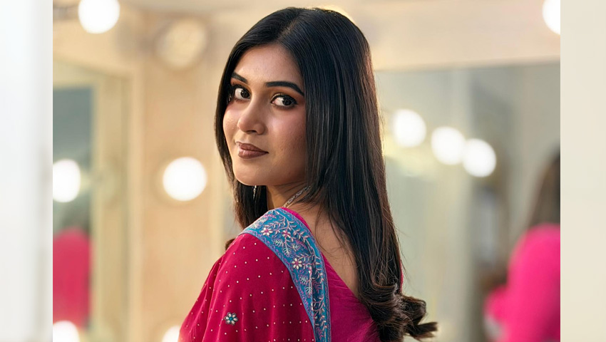 পারিবারিক গল্প শেকড়ের কথা বলে