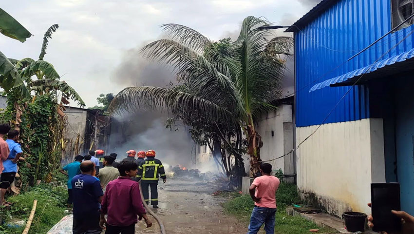 ডেমরার প্যাকেজিং কারখানার আগুন নিয়ন্ত্রণে