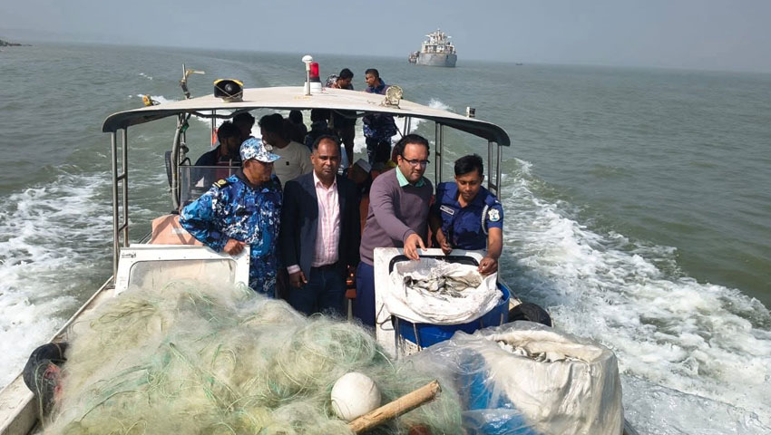  জাটকা ধরায় ২০৩ জেলের কারাদণ্ড, ৫ লাখ টাকা জরিমানা