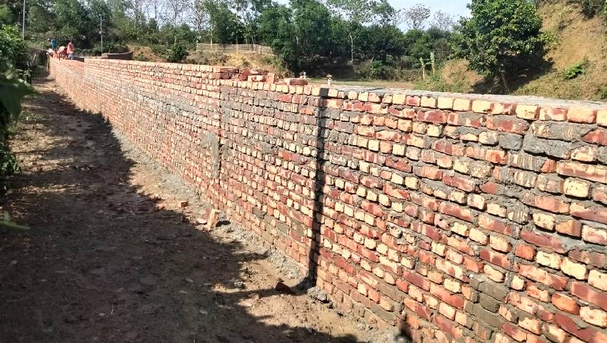 বিশাল প্রাচীরে অবরুদ্ধ হচ্ছে বন্যপ্রাণী চলাচলের পথ