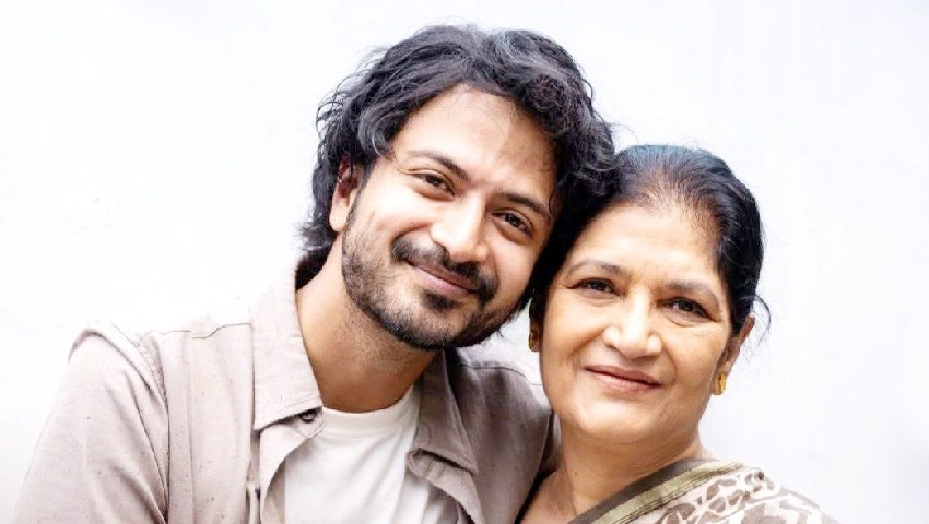 ভালোবাসায় গড়া মা-সন্তানের বন্ধুত্ব