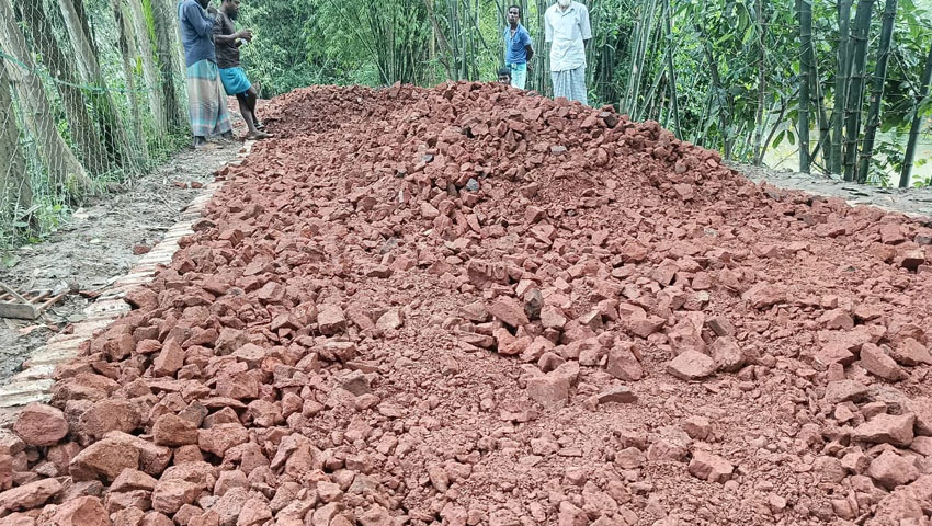 ত্রিশালে এলজিইডির সড়ক নির্মাণে ‘পুকুর চুরি’র অভিযোগ