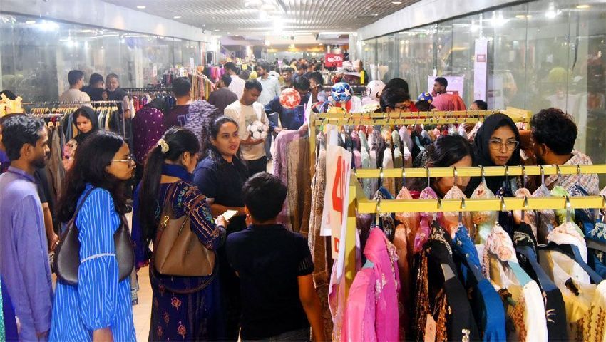 বাড়ল শপিংমল-দোকানপাট খোলা রাখার সময়সীমা