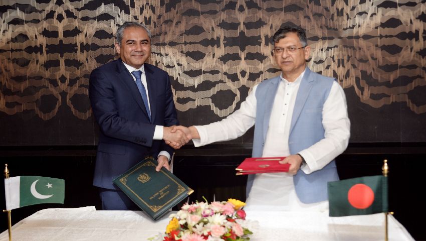 নিরাপত্তা ও সহযোগিতা ইস্যুতে বাংলাদেশ-পাকিস্তান স্বরাষ্ট্রমন্ত্রীর বৈঠক