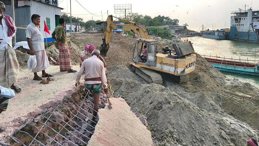 চলছে পুননির্মাণ কাজ, ৪ বছর পর চালু হচ্ছে দৌলতদিয়ায় ৫ নম্বর ফেরিঘাট