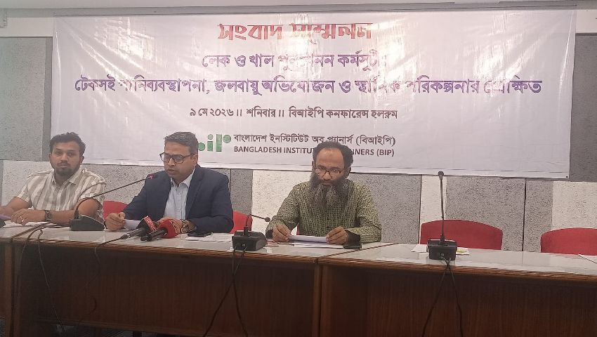 ‘শুধু মাটি কাটলেই হবে না, খাল পুনরুদ্ধারে দরকার সমন্বিত পরিকল্পনা’