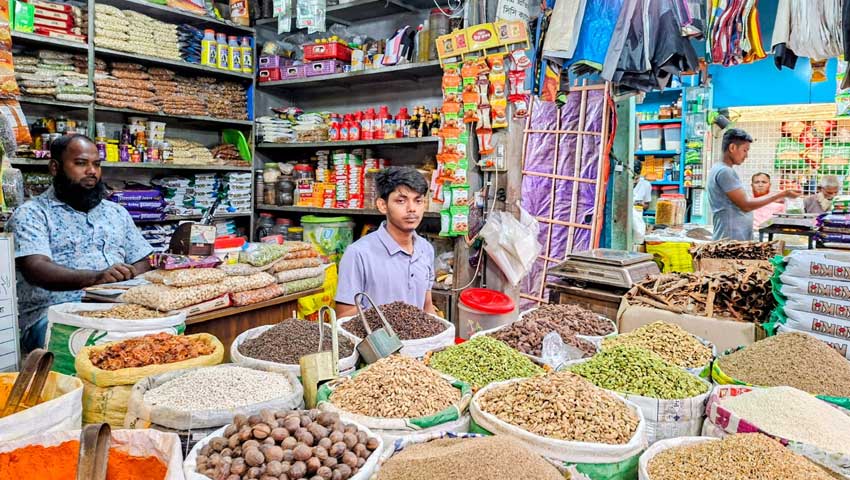 ঈদের আগে মশলার দাম কমায় স্বস্তিতে ক্রেতারা