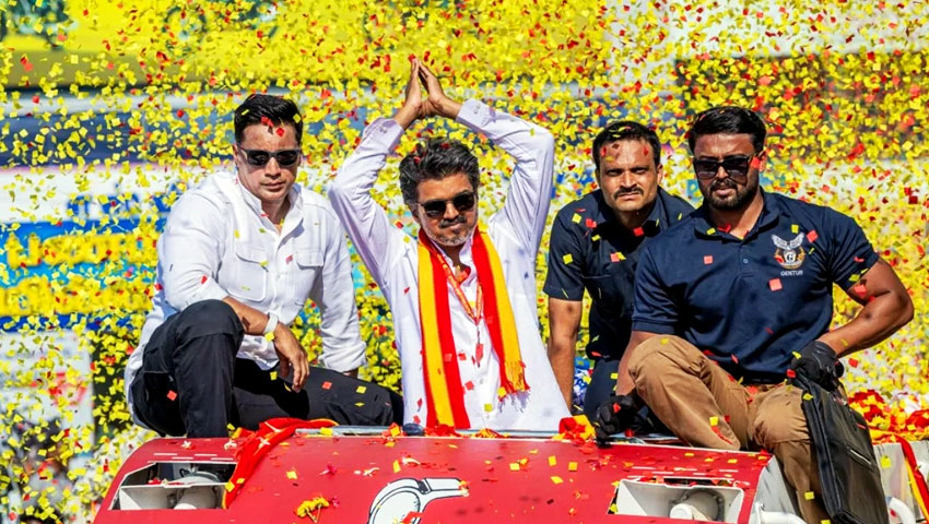 সোশ্যাল মিডিয়া যেভাবে বিজয়কে রাজনৈতিক শক্তিতে পরিণত করল