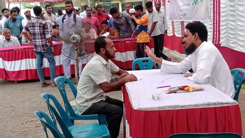 পীরগাছায় আখতার হোসেনের ‘ওয়ান টু ওয়ান’ অভাব-অভিযোগ