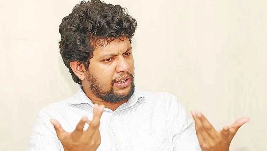 কাকে ‘আস্তিনের সাপ’ বলে সতর্ক করলেন মাহফুজ আলম