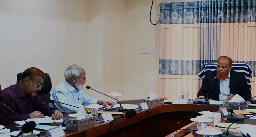 সিন্ডিকেট সভায় ভাইস চ্যান্সেলর (ভিসি) অধ্যাপক ড. মো. রাসেদুল ইসলাম।