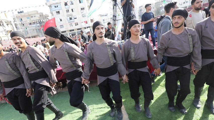 নাচে-গানে অনুষ্ঠানকে বরণ করে নেওয়া হচ্ছে। ছবি : মিডল ইস্ট মনিটর 