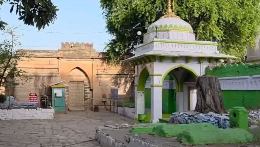 ভারতে ঐতিহাসিক মসজিদকে মন্দির ঘোষণা করল আদালত