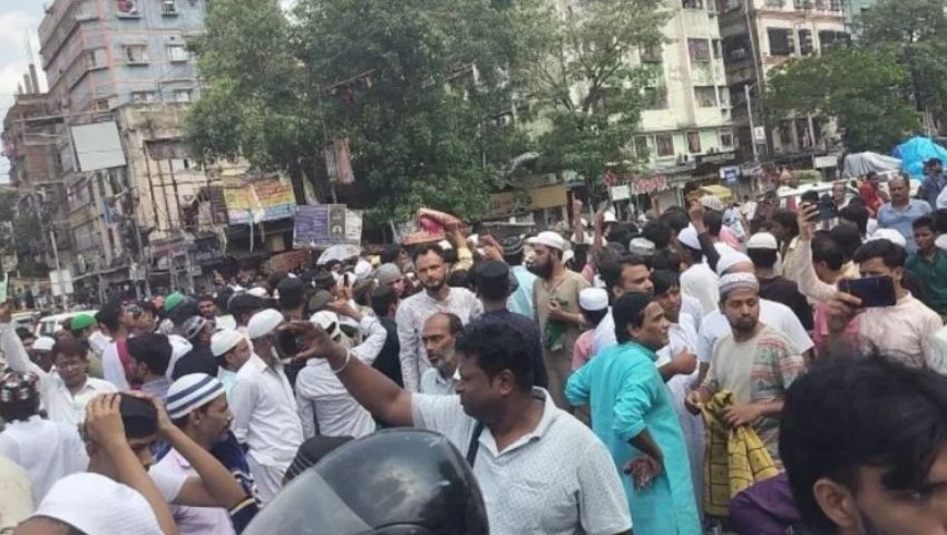 কলকাতায় জুমার নামাজ আদায়ে পুলিশের বাধা