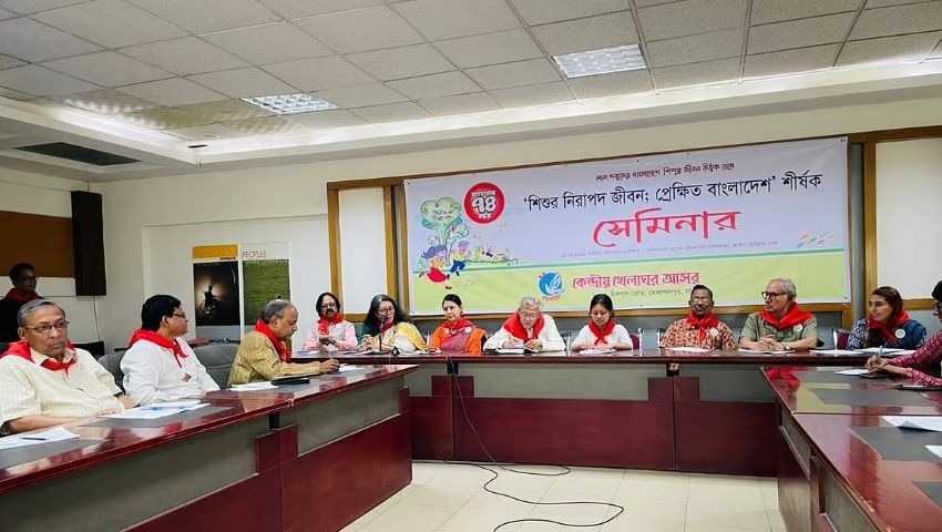 ১০ হাজার স্কুলে নেই খেলার মাঠ, বাড়ছে মোবাইল আসক্তি