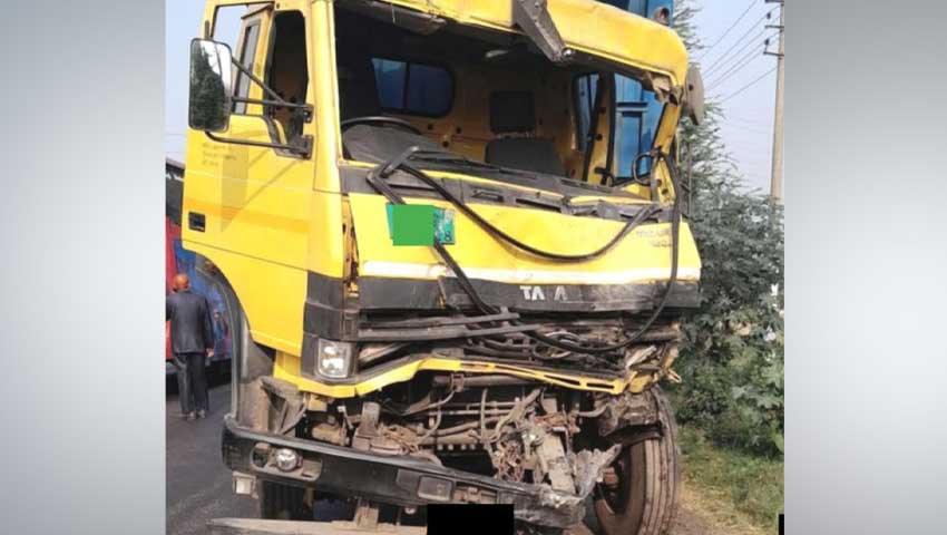 বিকল ট্রাক মেরামতের সময় বাসচাপায় বাবা-ছেলে নিহত