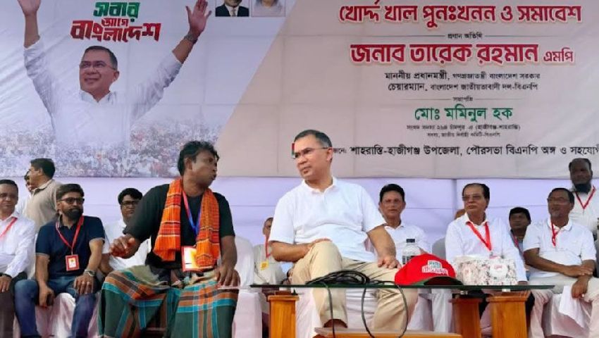 কৃষককে পাশে বসিয়ে সুখ-দুঃখের কথা শুনলেন প্রধানমন্ত্রী
