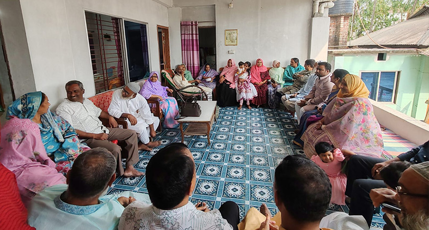 প্রতি বছর মঞ্জিমা মঞ্জিলে এভাবেই গল্পের আসর বসে।