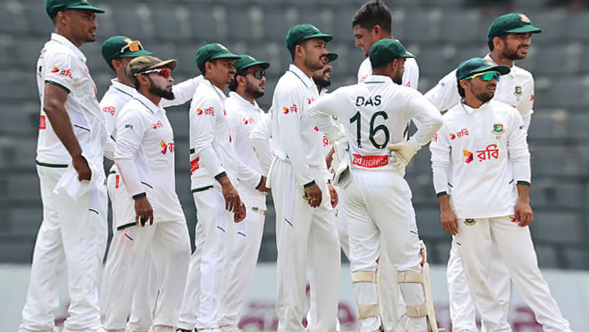 মুমিনুলের আউটে দিনের সমাপ্তি, লিড নিয়ে চালকের আসনে বাংলাদেশ