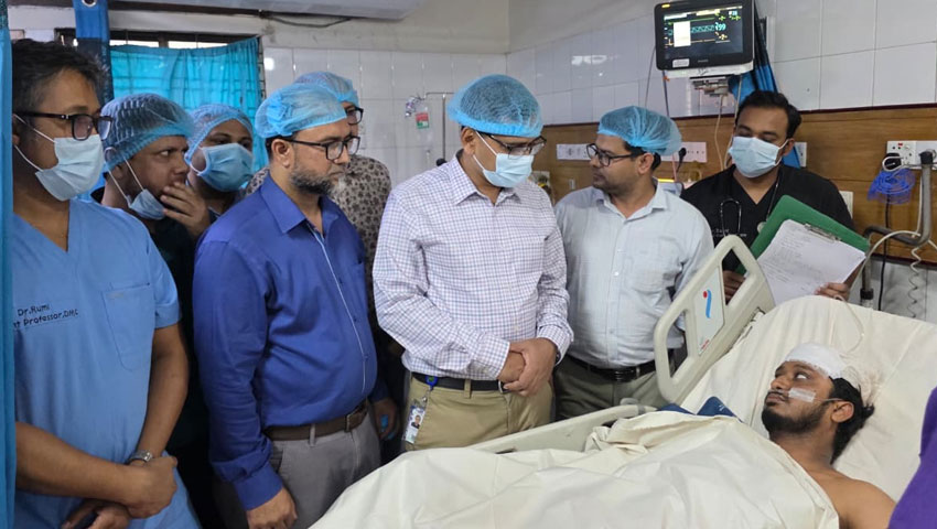চিকিৎসাধীন ডা. নাসিরকে দেখতে হাসপাতালে প্রধানমন্ত্রীর সহকারী ব্যক্তিগত চিকিৎসক
