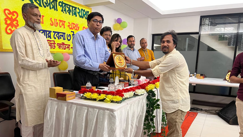 সাঁকো বর্ষসেরা পুরস্কার পেলেন এনাম রাজু 