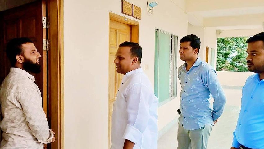 বরিশাল নৌবন্দরে আকস্মিক পরিদর্শনে নৌ প্রতিমন্ত্রী