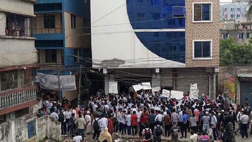 'স্কুলের চাপে' ছাত্রীর আত্মহত্যার জেরে ব্রাইট স্কুলের চেয়ারম্যানকে মারধর