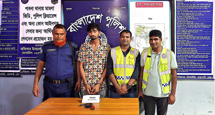 রিভলবারসহ যুবক গ্রেফতার, দুজন পলাতক
