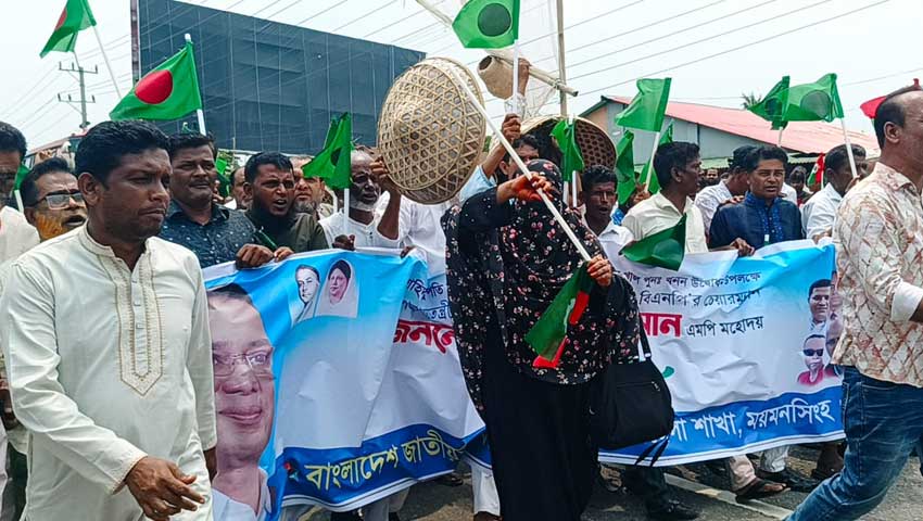 প্রধানমন্ত্রীর অপেক্ষায় ঢাকা-ময়মনসিংহ মহাসড়কের পাশে নেতাকর্মীদের ঢল