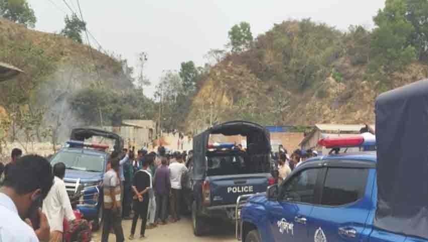 বুলডোজারে গুঁড়িয়ে দিলো যৌথবাহিনীর ক্যাম্প, কেটে দেয় রাস্তা