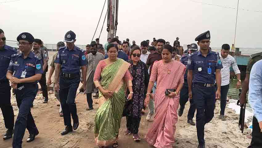 ঈদযাত্রা নির্বিঘ্ন করতে দৌলতদিয়া ঘাট পরিদর্শনে ডিসি-এসপি