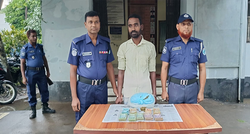 ১ কেজি গাঁজাসহ প্রায় ৪ লাখ টাকা উদ্ধার, মাদক কারবারি গ্রেফতার