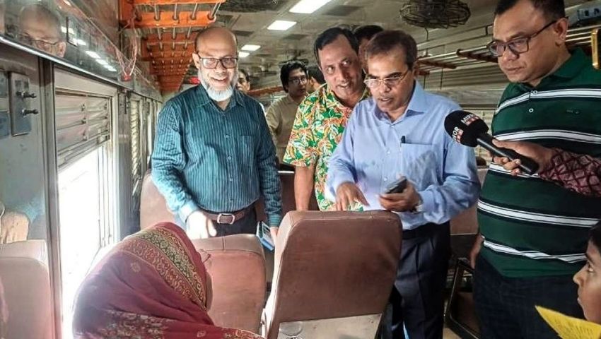 ঈদযাত্রায় নারীদের জন্য ট্রেনে যুক্ত হলো বিশেষ কোচ