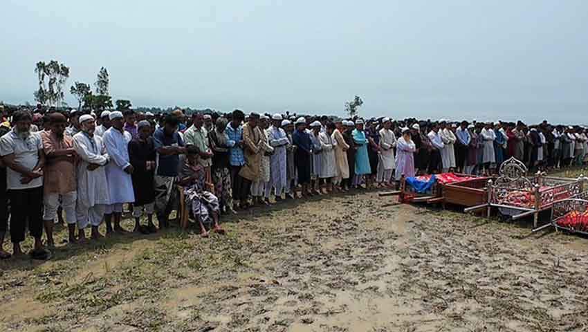 নওগাঁয় এক কাতারে ৬ যুবকের জানাজা, হাজারো মানুষের অশ্রুসিক্ত বিদায় 