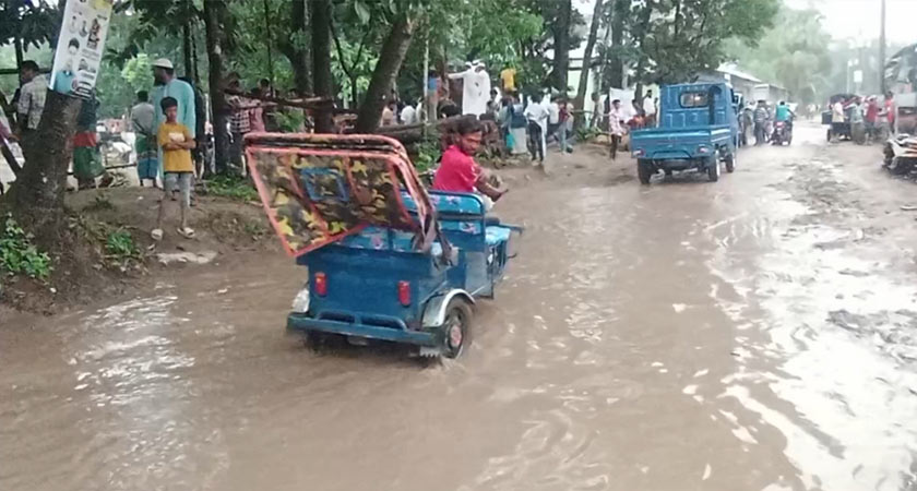সড়কের বেহাল দশা, বর্ষার আগেই সংস্কারের দাবি এলাকাবাসীর