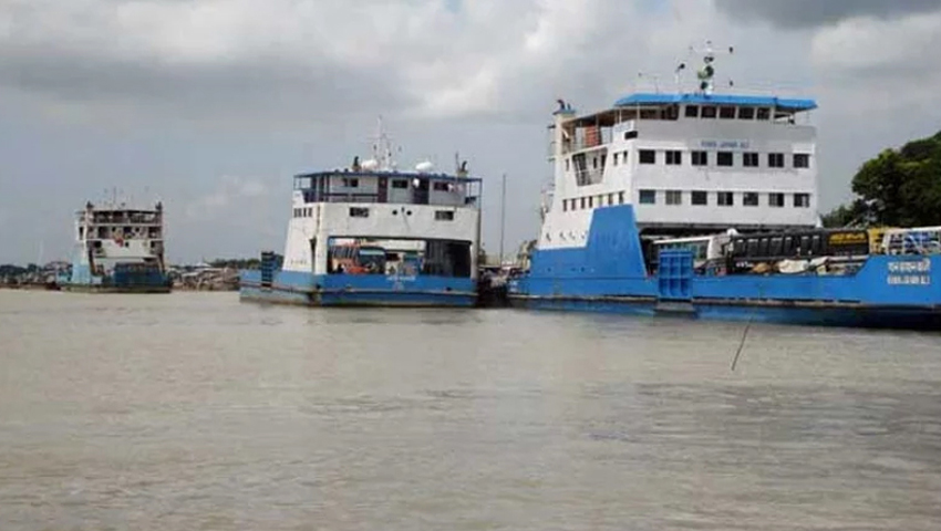 পাটুরিয়া-দৌলতদিয়া ও আরিচা-কাজিরহাট নৌরুটে ফেরি চলাচল বন্ধ