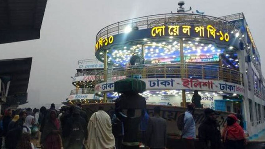 বৃষ্টিতে সদরঘাটে লঞ্চ চলাচল সাময়িক বন্ধ