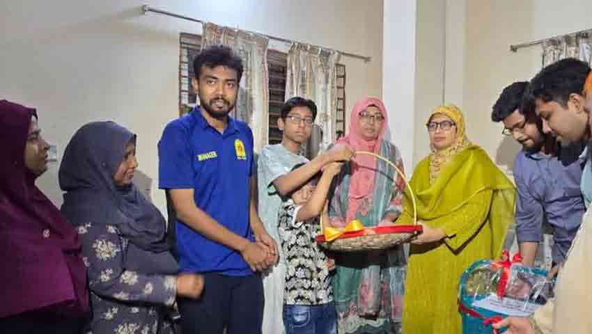প্রধানমন্ত্রীর ঈদ উপহার পেলেন ফেনীর সেই শিক্ষিকা