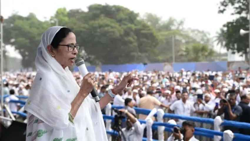 ধর্মীয় অনুভূতিতে আঘাতের অভিযোগে মমতা বন্দ্যোপাধ্যায়ের বিরুদ্ধে মামলা