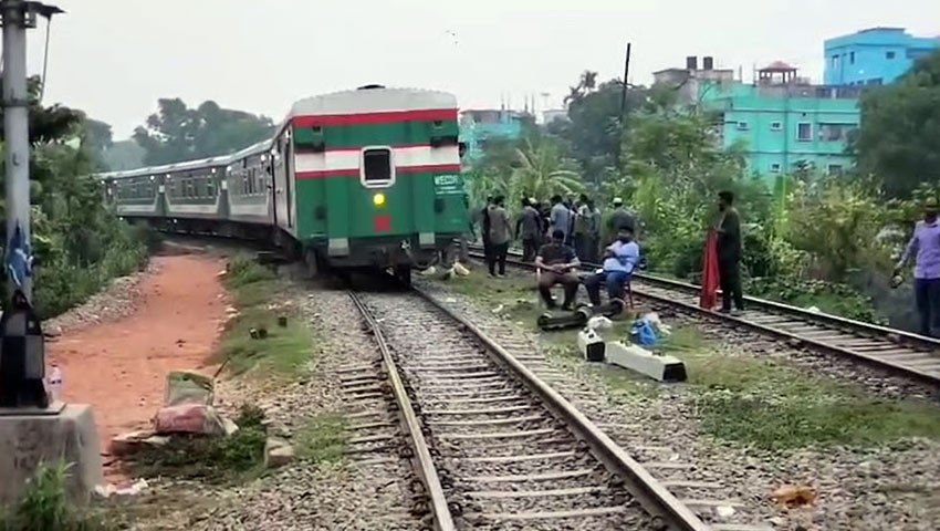 ব্রাহ্মণবাড়িয়ায় চলন্ত ট্রেনের ছাদ থেকে পড়ে আহত ৮