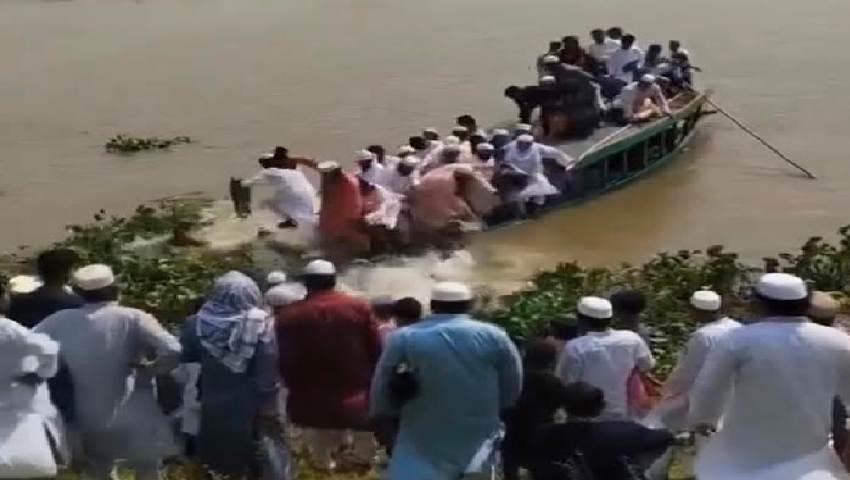 ঈদের নামাজ শেষে বাড়ি ফেরার পথে নৌকাডুবি