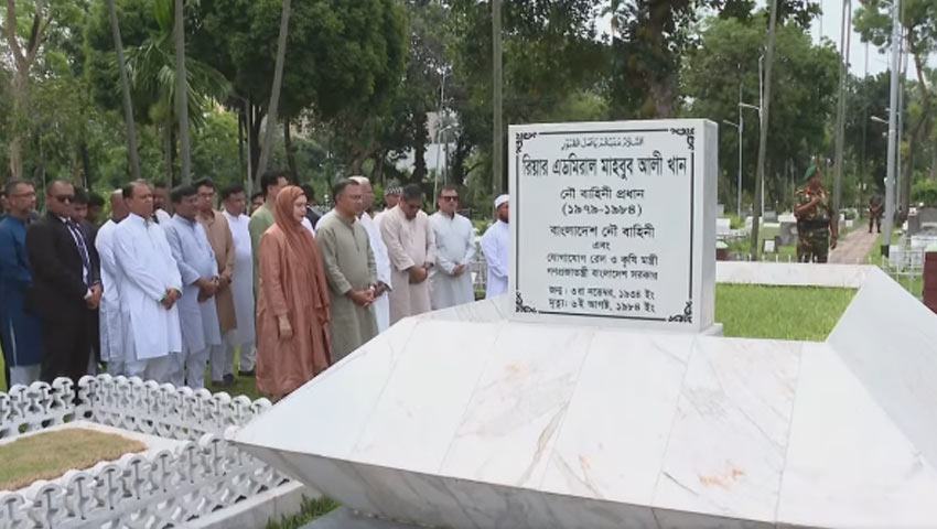 ভাই কোকো-শ্বশুর ও পিলখানা ট্র্যাজেডিতে শহীদদের কবর জিয়ারত করলেন প্রধানমন্ত্রী