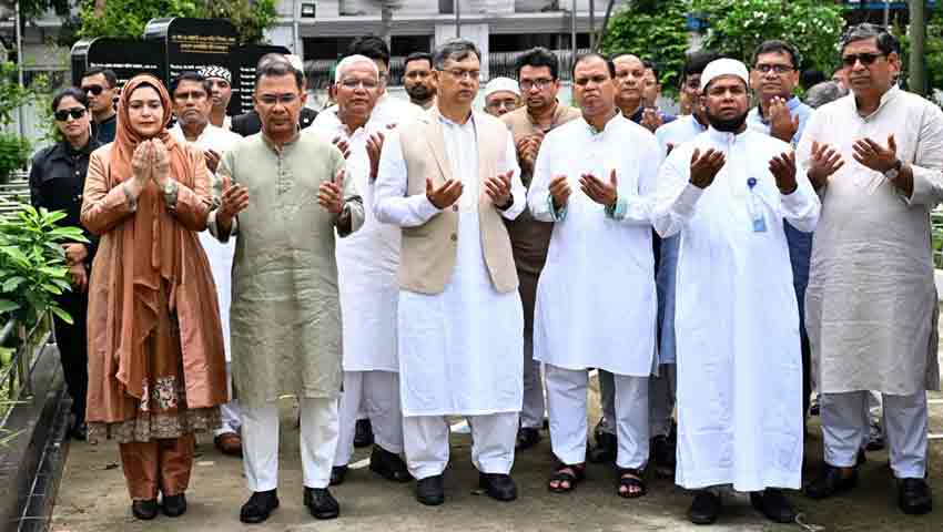 বিডিআর বিদ্রোহে শহিদ সেনা কর্মকর্তাদের কবর জিয়ারত করলেন প্রধানমন্ত্রী 