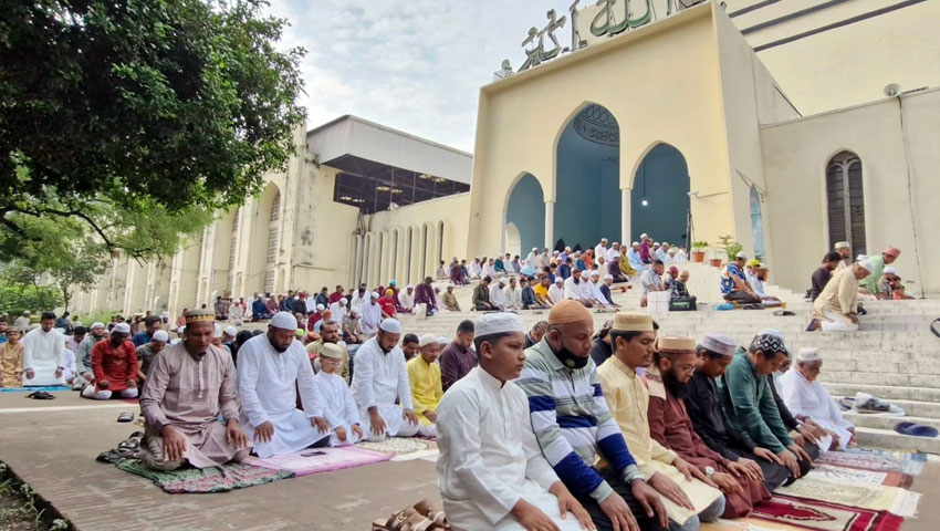 বায়তুল মোকাররমে ঈদুল আজহার প্রথম জামাত অনুষ্ঠিত, মুসল্লিদের ঢল