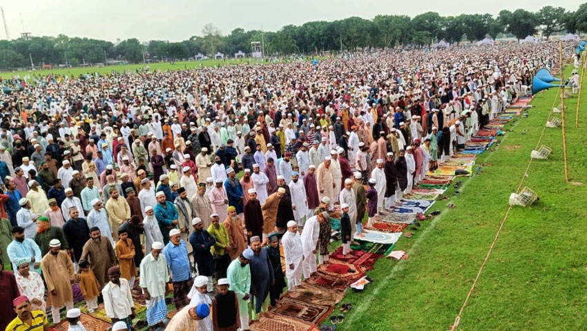 দিনাজপুরে এশিয়ার বৃহত্তম ঈদগাহ ময়দানে ঈদুল আজহার জামাত অনুষ্ঠিত